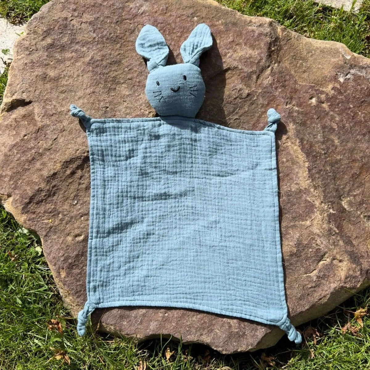 Doudou lapin personnalisé en coton coloris bleu canard