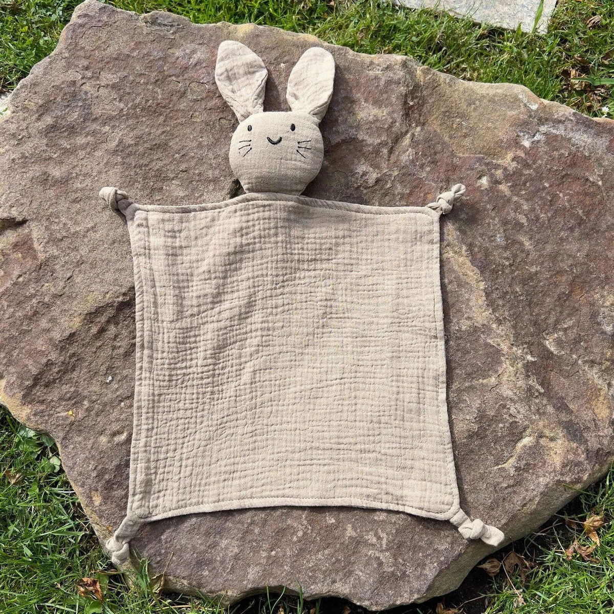 Doudou lapin personnalisé en coton coloris taupe