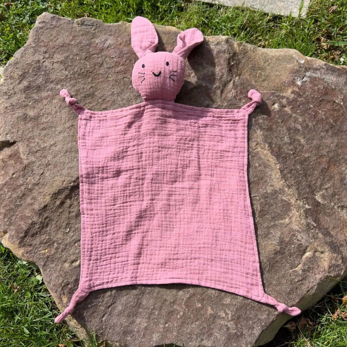 Doudou lapin personnalisé en coton coloris vieux rose