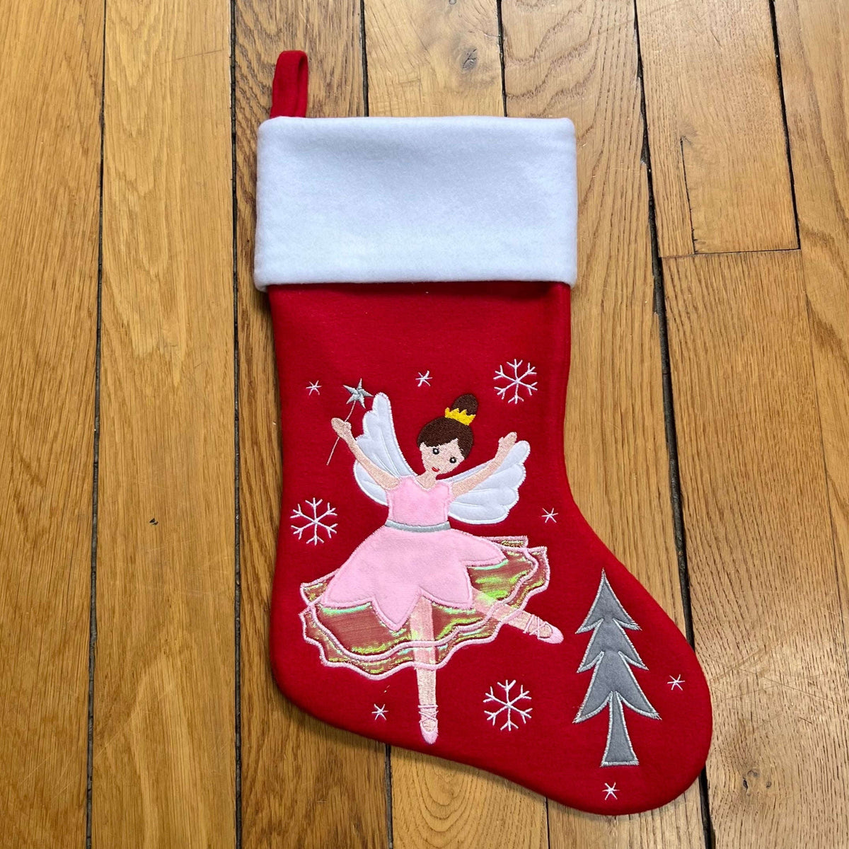 Chaussette de Noël brodée personnalisée avec motif fée ballerine rouge et blanche, idéale pour cheminée ou sapin