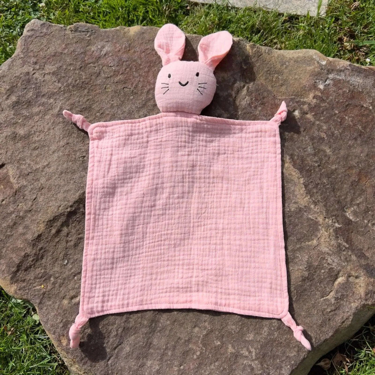 Doudou lapin personnalisé en coton coloris rose pâle