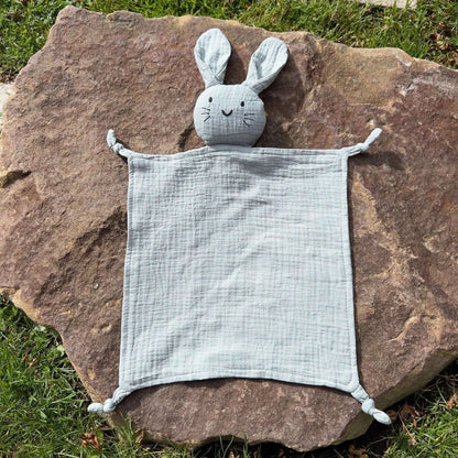 Doudou lapin personnalisé en coton coloris vert d’eau